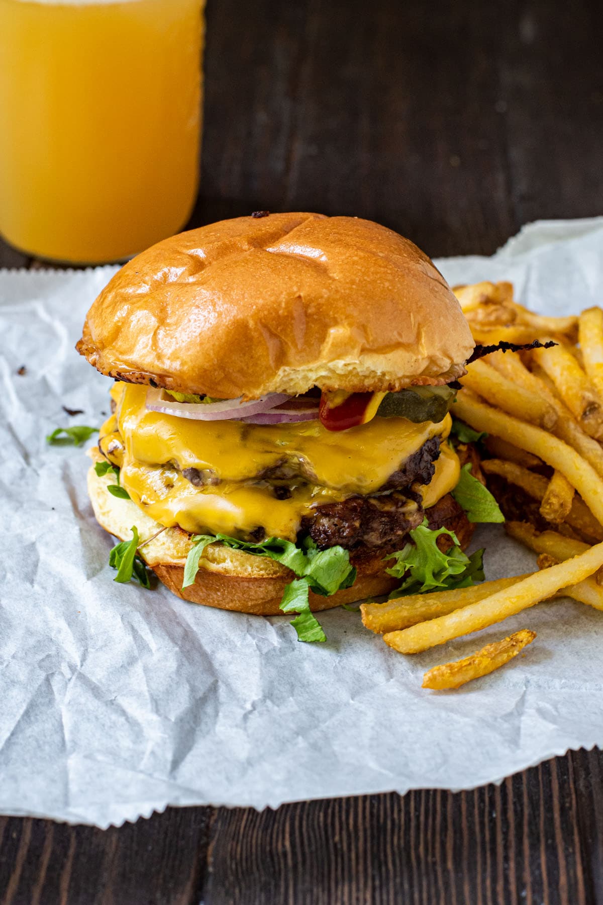 Smash Burger mit Pommes